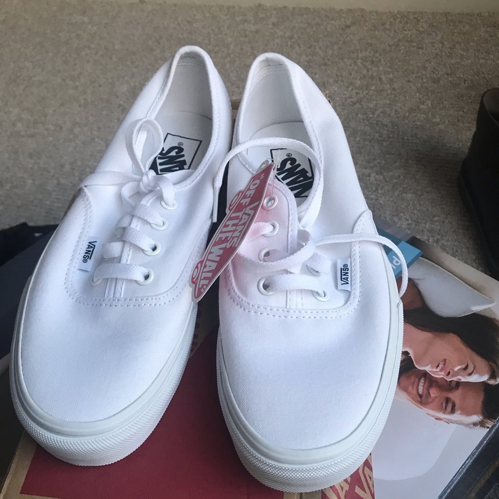 Vans authentic sneakers 7.5 women / 6 men US